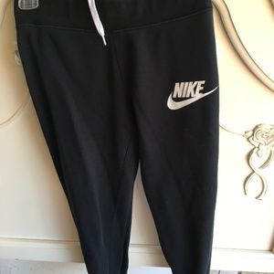 *NIKE* jogger pant Girls Size Lg (10/12)